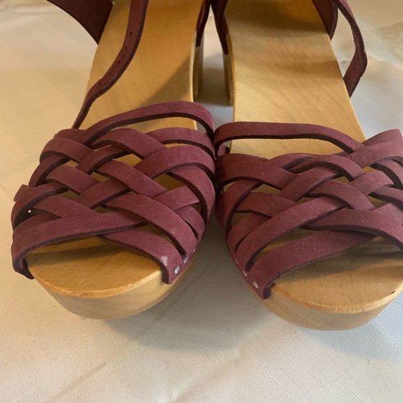 Burgundy leather clogs - Picture 2 of 4